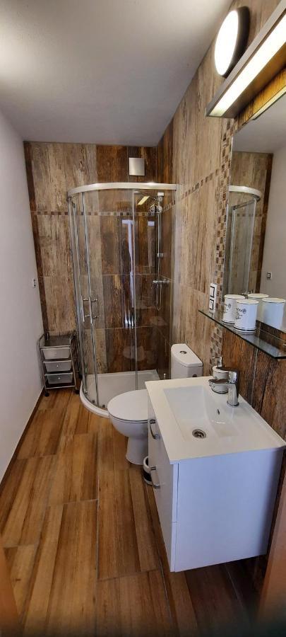 קרלובי וארי Pool Apartments מראה חיצוני תמונה